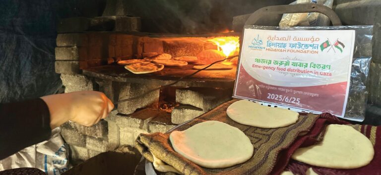 গাযায় জরুরি শুকনো খাবার বিতরণ