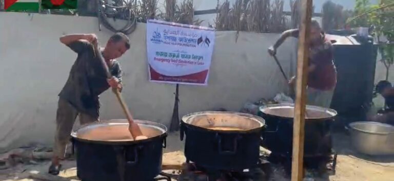 গাযাবাসীর জন্য গরম খাবার সরবরাহ