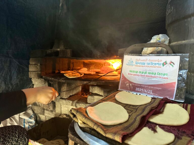 গাজায় জরুরী খাবার বিতরণ